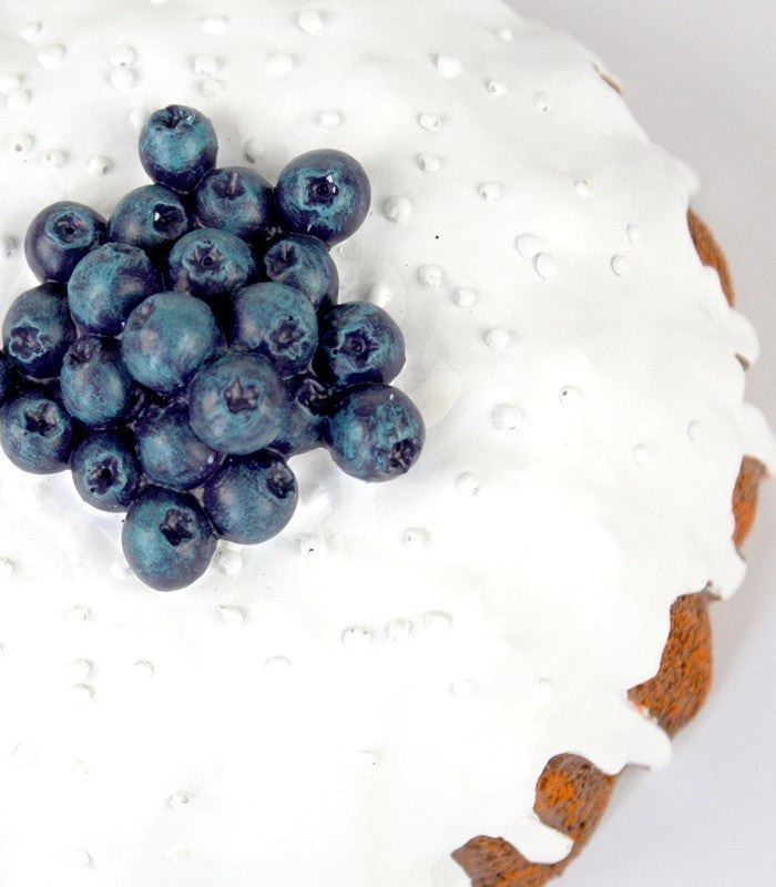 Torta decorata con mirtilli