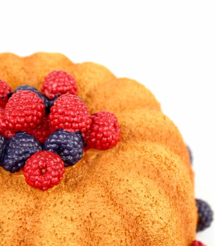 Torta decorata con lamponi