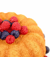 Torta decorata con lamponi
