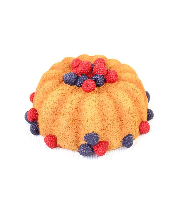 Torta decorata con lamponi